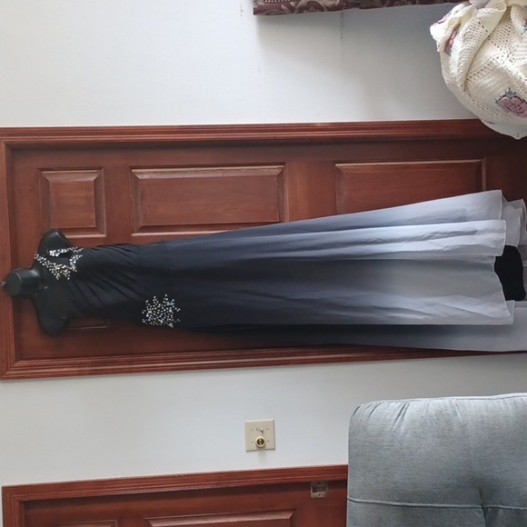 Dian Sheng Long black & Grey Omber dress, One Shoulder, Corset Back, Sz 18, Nwt - Picture 1 of 12